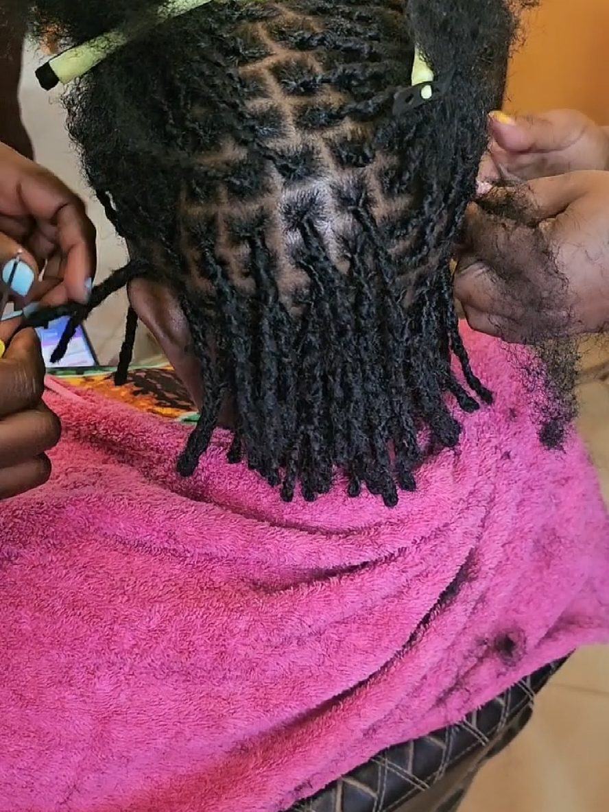 We do perfect dreadlocs styles in both natural and extensions. Dm 0751164569 for bookings n reach outs. #dreadlocks  #locstyles  #hairstyles #dreadstyles #CapCut 