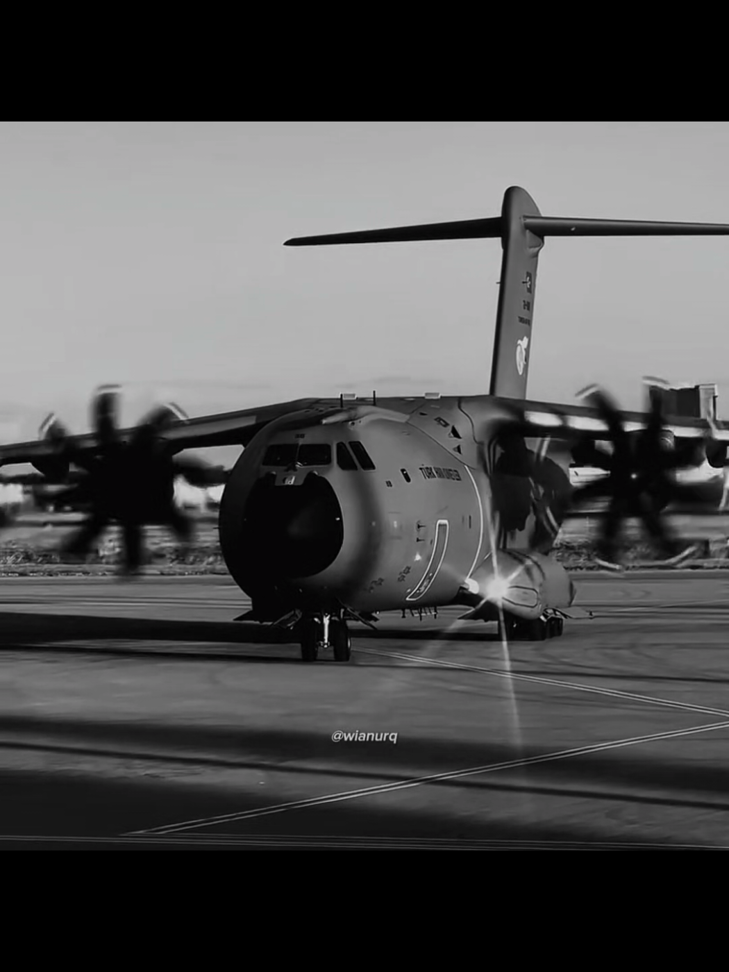 Bu vatan, toprağın kara bağrında sıradağlar gibi duranlarındır! #şehit #şehitlerölmezvatanbölünmez #şehidinvartürkiye #türkiye #keşfet 