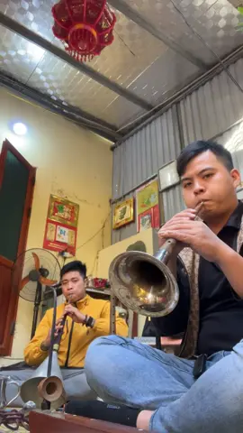 Kèn niệm của 2 anh em  😭😭