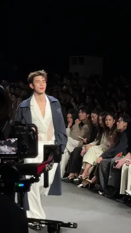 หล่อมากกกก #โฟร์ทณัฐวรรธน์ #fourthnattawat #ftypシ #ด้อมคุณหนู #studiounknownxfourth 