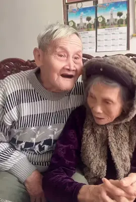 Lâu lắm về thăm ông bà . Mà ông bà yêu nhau quá#xuhuongtiktok 