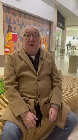 Реально зовут по пустякам 