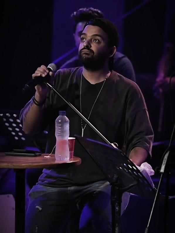 وصمت القادر انه يرد بيتفسر بقلة حيل❤️‍🩹🥺#amr_hassan #اكسبلور #الشاعر_عمرو_حسن #حزين #تصميم_فيديوهات🎶🎤🎬 