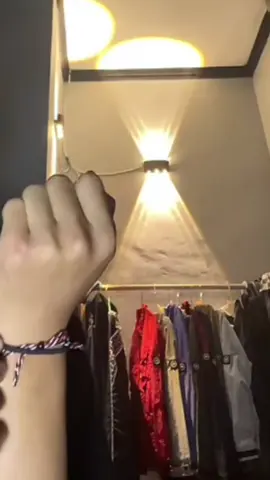 dari awal live sampai selesai salfok sama yg ada di gantungan baju banyak banget itu mas troublemaker jacker@فيصل #isal #afanfaisal #gwsmlovers👹 