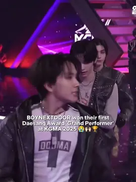 THEY FINALLY GOT THEIR FIRST EVER DAESANG😭🙌🏻 #boynextdoor #보이넥스트도어 #daesang #KGMA #kgma2025  @BOYNEXTDOOR 