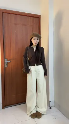 Tui mặc màu kem pre nha 