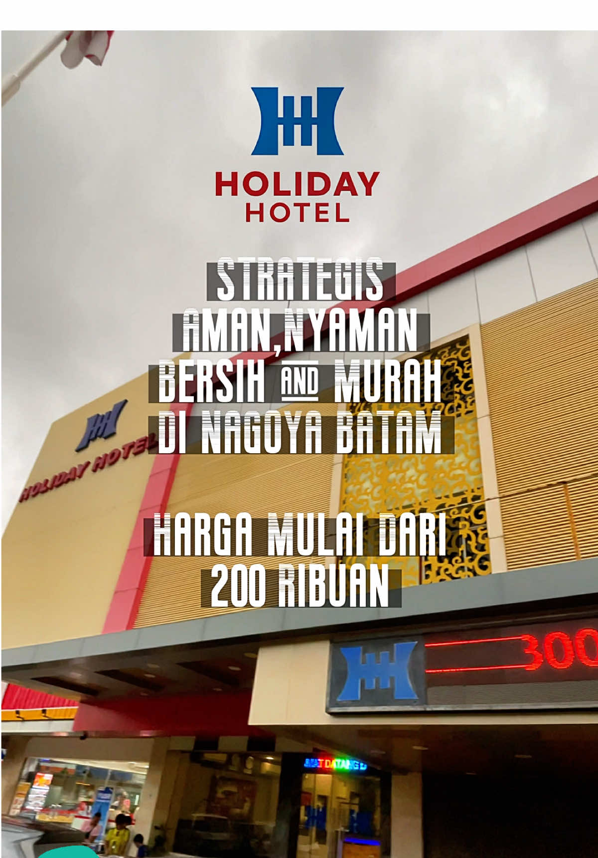Holiday Hotel Batam 🏨 📍 Tepat di seberang Nagoya Hill Mall – jalan dikit langsung belanja, jalan balik langsung rebahan 😌 🛏️ Kamar bersih & cozy – enak buat ngobrol masa depan bareng doi 🏙️ View kota Batam – lampu-lampunya nemenin malammu yang kelabu ✨ Cocok buat: ✔️ Staycation romantis ✔️ Healing tipis-tipis ✔️ Quality time biar makin lengket 🎯 Klik tag lokasi di video ini buat dapetin diskon sampai 10%! #holidayhotel #staycationbatam #wisatabatam #turis #batamviral