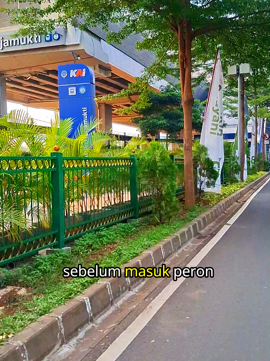 Hai Halo Warga Harjamukti,  cibubur  dan sekitarnya.  ada promo dari Roti O.   Cara Beli Kupon promonya : 👉🏻Klik Lokasi di Video 👉🏻Pilih Makanan/minuman yang akan di beli 👉🏻Bayar langsung setelah muncul barcode/nomor virtual account. Setelah itu silahkan langsung tukarkan di Resto terdekat dengan teman-teman yaaa 🔥Semangat Jajan Hemat yaaaa!! Lokasi Roti O LRT Harjamukti.  kupon bisa di tukar dimanapun. #promomakan1111  #rotio #rotioindonesia  #rotiolrtharjamukti  #lrtharjamukti 