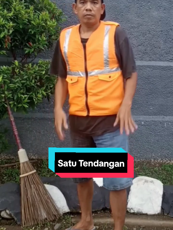 Satu tendangan #komedingakak #tranding  #komeditiktok #hiburan 