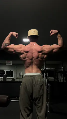 back is growing… #gym #gotothegym #aesthetic #demonback #fyp 