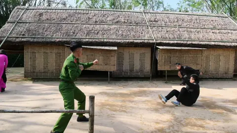 DIỄN TẬP THỰC BINH XỬ LÝ TÌNH HUỐNG ĐỐI TƯỢNG PHÁ HOẠI HIỆN VẬT TẠI KHU DI TÍCH KIM LIÊN 