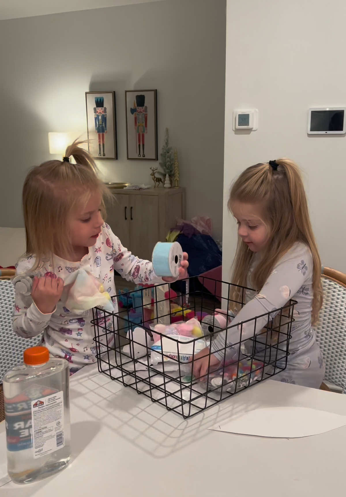 Turkey feather: ✔️ Sass level: off the charts: ✔️ #fyp #twins #oakeyandbenny #homework #preschool 