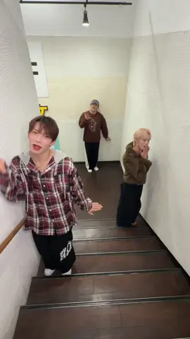 階段でおはよう🫶 @ぼっちアイドル @RUKA @はる  #JAMHEADS #AM_Crush #じゃむとおはよう 