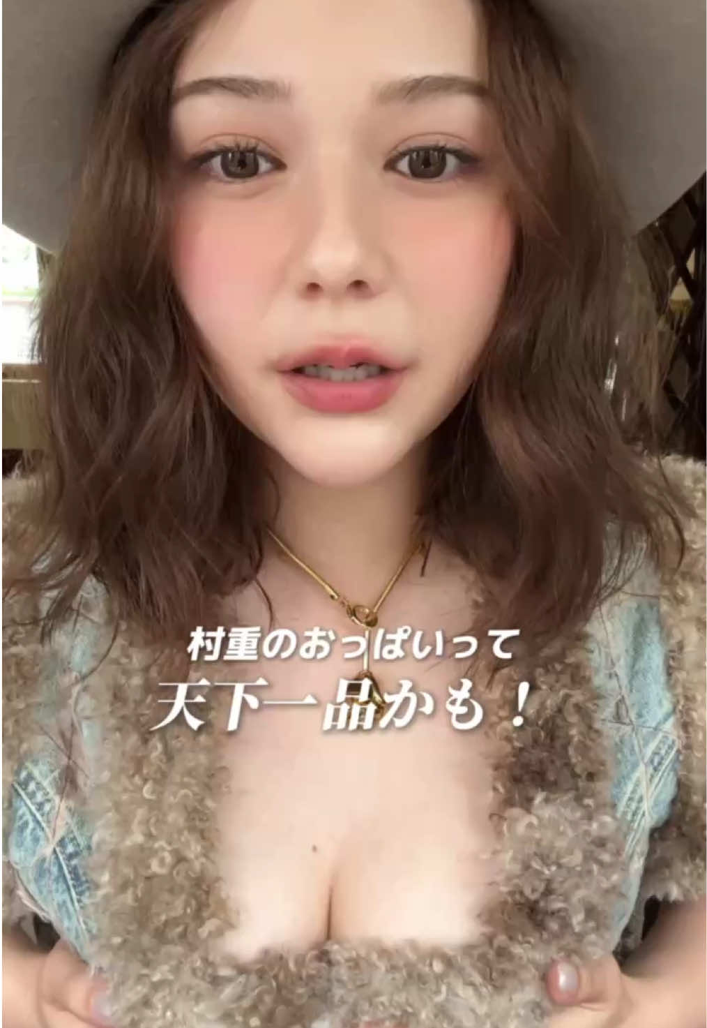 村重杏奈さんが自分のカラダを好きになれたきっかけって？💞 今では自分のカラダを愛せている村重さんも、 自分の体型をコンプレックスに 思っていた時期があったそう。 それぞれ自分の好きなパーツに磨きをかけて、　 自信を持って生きていこ❤️‍🔥✨ #村重杏奈 #インタビュー #びびずむ #シゲ #ボディポジティブ  