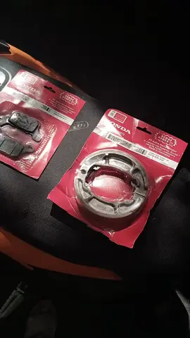 Brake Shoe and Brake Pad for Honda Click 125-160 v1-v3! #brakeshoeandbrakepadforhondaclick #genuinebrakeshoeandbrakepad #motoressentials #azmotoshops #trending 