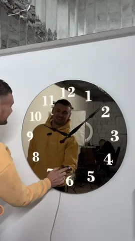 Годиник з LED підсвіткою. ☎️+38(068)1006040 #рекомендации #плитка #дзеркало #yuf_glass 