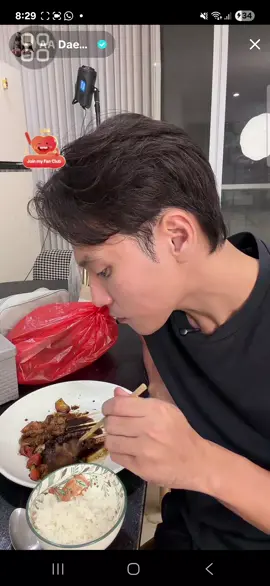 wah oppa ternyata kita punya langganan sate yg sama 💃💃💃 #aadaehoon대훈 