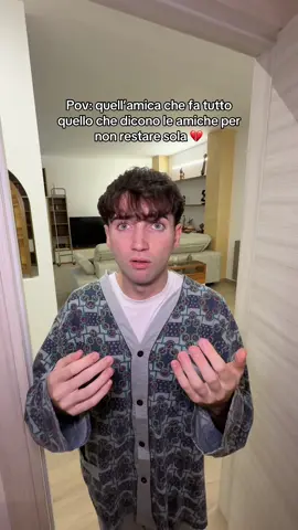Solo chi ha paura di rimanere solo/a può capire questo video❤️‍🩹 Vi siete mai sentiti così?🥺 Per qualsiasi cosa ci sono🫂 #amiche #solitudine #triste #pigiamaparty #pov 
