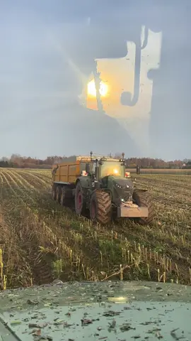 Dujo tu podaj dalej 😈🌽#kiszonka #fendt #krone #dc #fyp @GR.Monczuński @agrosiemysl @Mi Konrad @z1_zuku @OporowyRolas @knypek205 @Bialy_777 @Wujas_777 @Agro Domino @ta_blondii19 @szymonbielawski28 @🚨OporeK🚨 @master.pl1 @DjKreskiDwie @Smerfix Dj @DJ KAMSU @🌾 w_majeranek 🌾 @Maciek @𝓜𝓪𝓳𝓪𝓪 @︎𝐁𝐚𝐫𝐭𝐮𝐬シ @Agro_Pjoter💪 @zuza @_Snejku_😮‍💨🫡 @_.Agro_Marek_  @_kacperrro🐂🌾🚜 @🚨 grosik 🚨 @Agro Bambry 😎💪🏽 @AgroTeamCiszkowo @Tomeczek🤑🤪03 @𝘼𝙜𝙧𝙤𝙇𝙚𝙜𝙣𝙞𝙘𝙖 