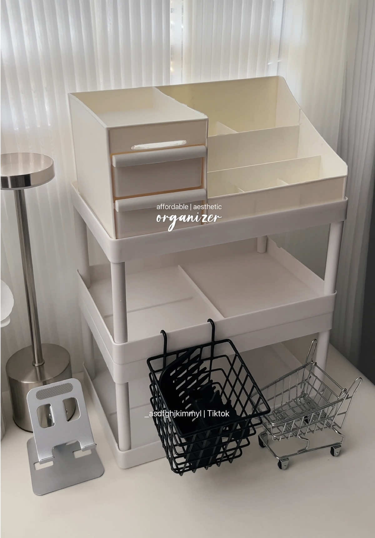 Level up ang vanity area mo with this super spacious Makeup Organizer ✨ Perfect sa skincare, brushes, and daily essentials.      #makeuporganizer #deskorganizer #makeuporganization #deskorganization #organizer 