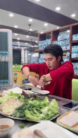 Đi diễn mà có mẹ theo là xui rồi :)) #codynamvo #KIMEntertainment 