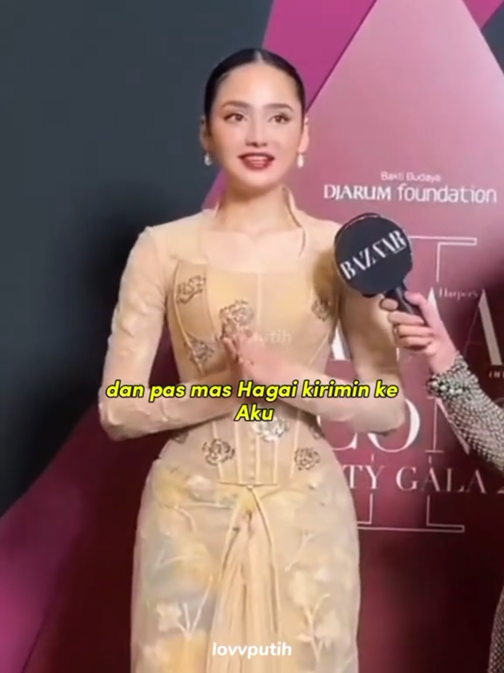 Syifa Hadju at the Bazaar Icons Charity Gala 2025 red carpet interview tonight! sumber live tiktok harper's bazaar #SyifaHadju #fyp 