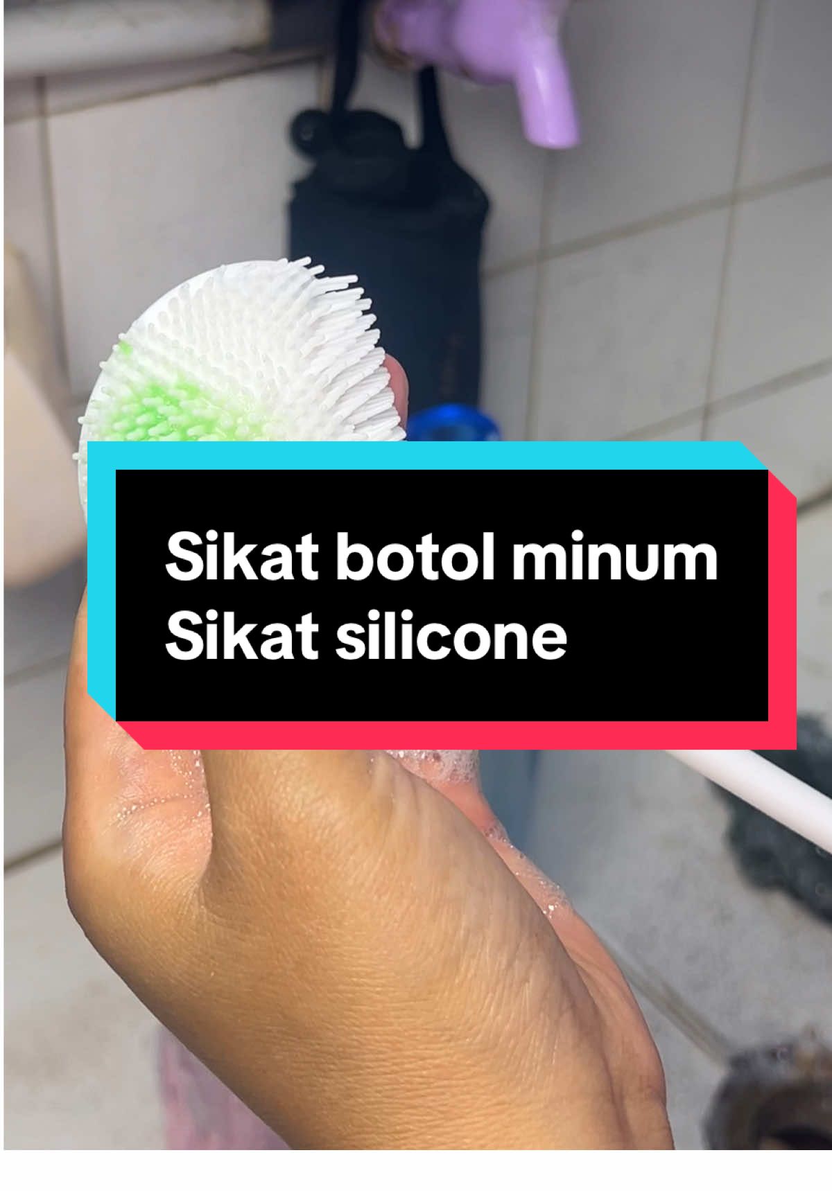 Buat ngebersihin botol …#sikat #sikatbotol #sikatsilikon #sikatpanjang 