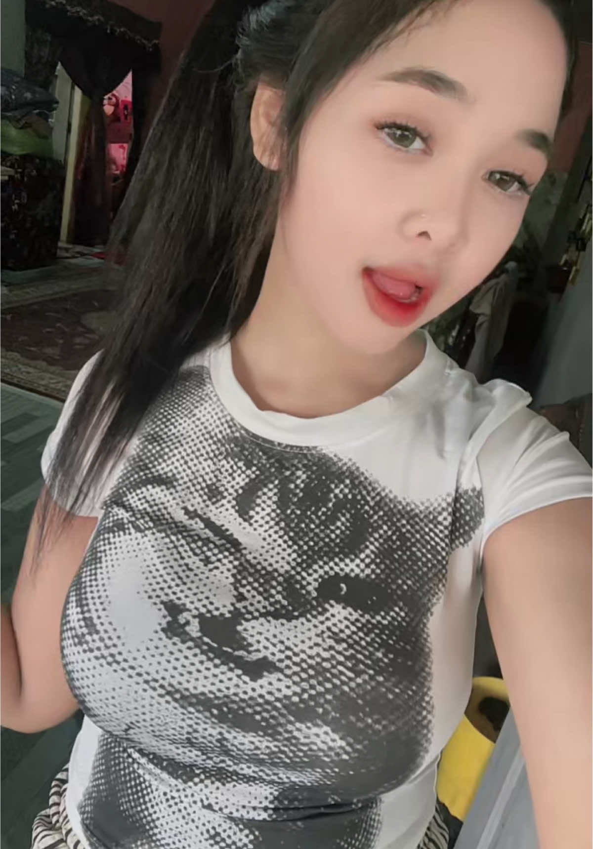 saya pakai size L 😘 #tshirtlawa #bajukucing 