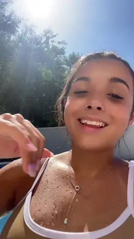 Seu sorriso precisa do meu