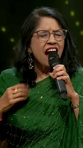 Too Chijh Badi Hai Mast #uditnarayan #kavita #trendingshorts #viralvideo #viralshort 