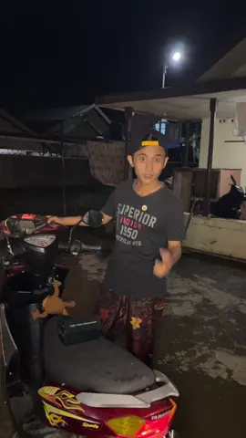 Cahayanya udah kayak biled aja. #lampumobil #lampumotor #lampuledmotor #lampuh6 #lampuh4 