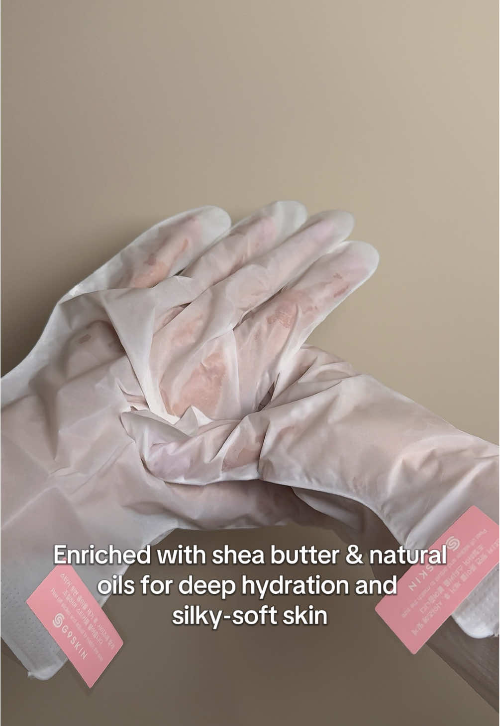 Soft, hydrated hands in minutes with the G9SKIN Soft Hand Mask 🧤✨ Deeply nourishing + super easy to use. Find it on gliskin.ro 🛍️ . . . . @gliskin.ro  #hand #masks #routine #spa #fyy 