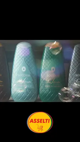 ✨ Noi produse de îngrijire personală au ajuns la Asselti! ✨ Venim cu o gamă variată de geluri de duș și șampoane italiene, ideale pentru toată familia și pentru toate tipurile de piele! 🛁 Infasil – hidratant, proaspăt sau neutru, cu pH fiziologic 5.5, perfect pentru uz zilnic. 🧴 Intesa Pour Homme – fresh, revitalizant sau energizant, cu ginseng și taurine complex, pentru bărbații care vor un plus de energie. 🌿 Neutromed – formule cu acid hialuronic, vitamin complex și aloe vera, pentru piele hidratată și protejată. 🌸 Spuma di Sciampagna – creme de duș bogate cu amestecuri naturale: ametist & orhidee, macadamia & quinoa, argan & patchouli. 🌲 Pino Silvestre – clasicele bagnoschiuma italiene, cu arome intense: argan, talc, natura și black musk. 📍 Vă așteptăm în magazinul Asselti! Produse originale din Italia, calitate pentru întreaga familie. 📌 Adresă: Str. Bodrogului 10, Arad 🌐 Site: www.asselti.ro Haideți să descoperiți aromele Italiei la Asselti! 🇮🇹💛 #Asselti  #Arad  #ProduseItaliene  #GelDeDus  #IngrijirePersonala 