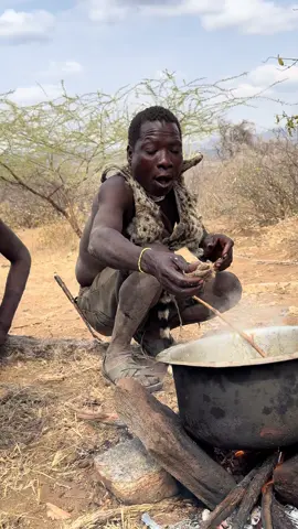 “Fresh meat straight from the pot 🔥🍖” A Hadzabe hunter stirring a hot pot of meat and eating it straight from the source 😍🔥 No spices, no oil — just meat, water, and a pinch of salt. Pure, natural, wild cooking at its best. This is how the Hadzabe enjoy their hunt — simple, honest, and full of flavour from the bush itself 🌿✨ 🎥 Full vlog on YouTube → Roaming with Vinu Follow for more real tribal food moments 🌍❤️ #tribalfoods #trible #hadzabetribe🇹🇿 #survivalshow #foodasmr 