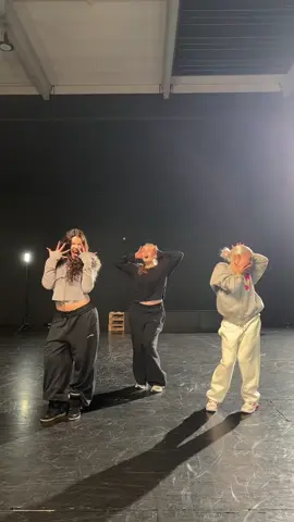 Did it with the queens💕 DC: @Lola 