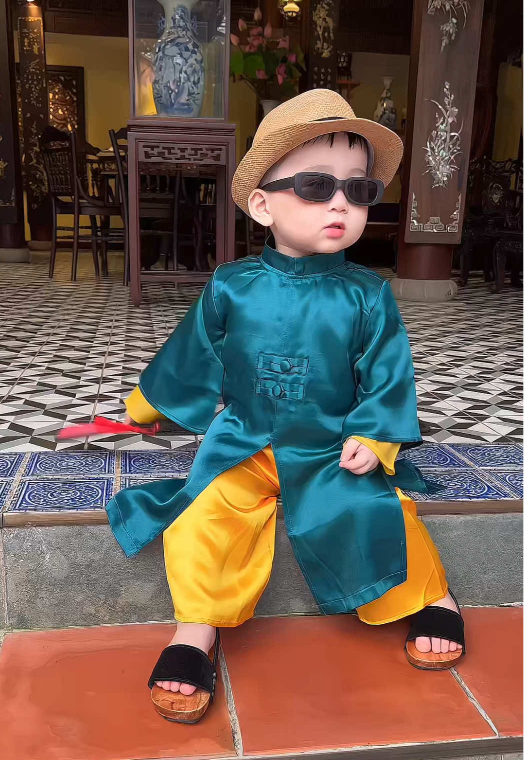 Mặc áo dài thêm bài nhạc thấy nôn tết quá chời luôn 🤣 #viral #embedangyeu #aodaichobe #rongcon2024🐉 #aodai 