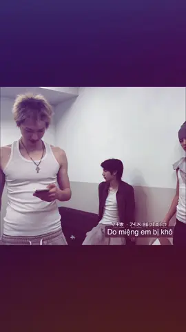 Cái size khủng bố quá đã vậy còn áo 3 lỗ😭😭🤓🤓#martin #cortis 