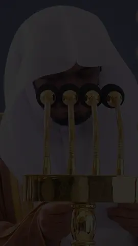 بكاء شديد لـ أ. د. ياسر الدوسري حين تذكّر والده المتوفى من خطبته اليوم بعنوان ( بر الوالدين ) نسأل الله أن يرحم والد الشيخ ويسكنه فسيح جناته . #ياسر_الدوسري #quran #مكة_المكرمة #islamic_video 