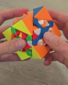 Last steps of a pattern on the Skewb Mixup III with shapeshifting #rubikscube, #rubikscubeart, #skewb, #puzzle, #moyu