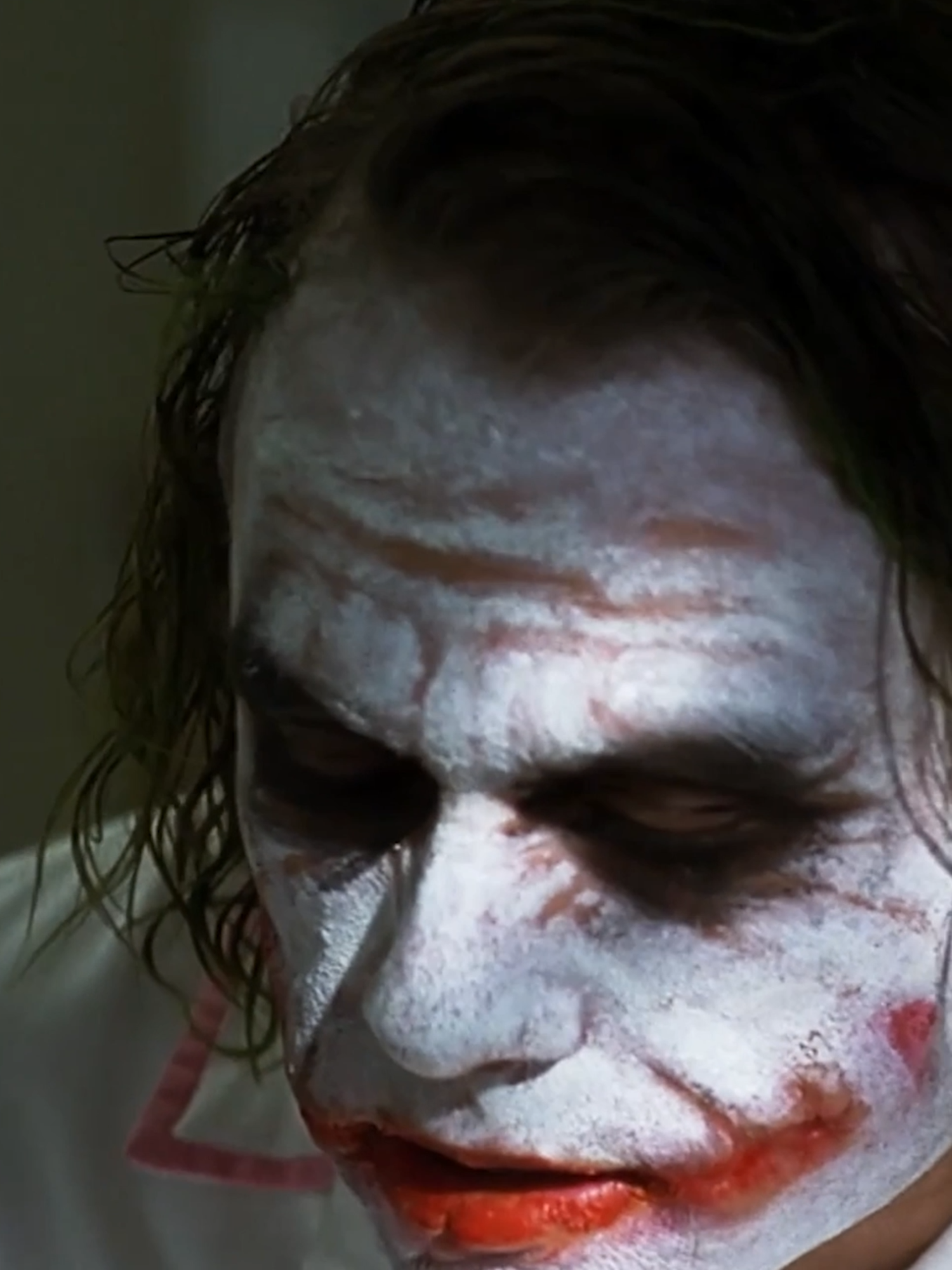 Tudo é perfeito nesse diálogo entre o Coringa e Harvey Dent 👀 O Heath Ledger incorporou toda a essência desse vilão do Batman, né? 🎬 Batman - O Cavaleiro das Trevas  📱Assista quando quiser no meu catálogo dentro do Globoplay, do Prime Video ou no app da sua operadora de TV #batman #coringa #heathledger #tiktokmefezassistir