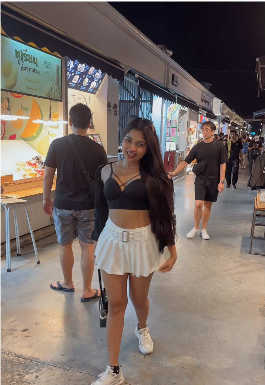 බලන්න ආවේ.. 🌛 #kithmini_kavindya #onemillionaudition #travel #bankok #thailand 