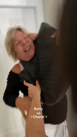 Betty vs @ChanelOfficial #funnymoments #brasileira #brasil #grandmatok #grandmasoftiktok 