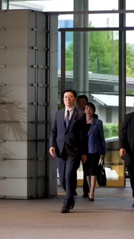 The First Female to Hold The Position ...🇯🇵🇯🇵 Will Japan's first female Prime Minister Sanae Takaichi, pave the way for Princess Aiko? A 1947 Imperial House Law means the Emperor's daughter is not in line to the throne - but that could all change Japan is currently facing a so-called 'succession crisis', with the Emperor and his wife, Empress Masako, sharing only one daughter, the 23-year-old Princess Aiko. Due to strict, male-only succession laws, Prince Hisahito of Akishino - the only son of Emperor Naruhito's brother, Crown Prince Fumihito - is second in line to the throne after his father. Now that the Japan has elected its first female Prime Minister, however, could the country be ready for an Empress, too? No doubt many will argue that, given Sanae Takaichi's historic appointment, it's time for Japan to revisit the discussions that have been brewing for decades - and reconsider the idea of Princess Aiko as Empress #aiko #takaichi #sanaetakaichi  #japanese #imperial