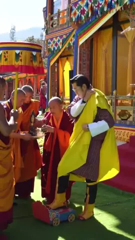 In a pose of Dorji Chang 💐🫶🏻🇧🇹😇