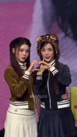 they can't be far apart 🤭 #Hearts2Hearts #하츠투하츠 #YUHA #유하 #에이나 