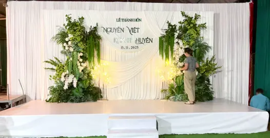 Backroud xanh trắng xinh quá cơ mà chủ rạp hơi phèn 🤭😁 chiếc back đẹp nhất của tháng 😘 #rạpcuoidep #xuhuongtiktok #rạpcưới #xuhuong #rạp_cưới_đẹp 