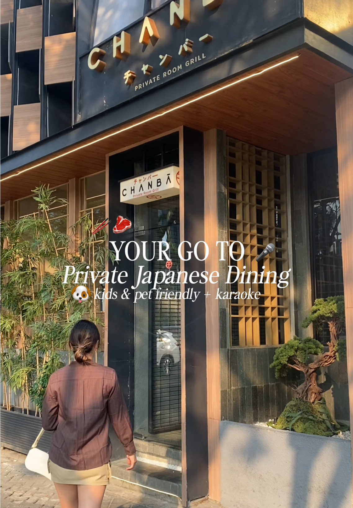 Resto konsep private room?!! Pet friendly lagii 🐶🥰 bisa Karaoke & netflix, cocok juga buat meeting formal atau Christmas dinner bareng family 😍 @Chanba #chanba #kulinerjakarta #christmasdinner #makananviral #petfriendlyrestaurant 