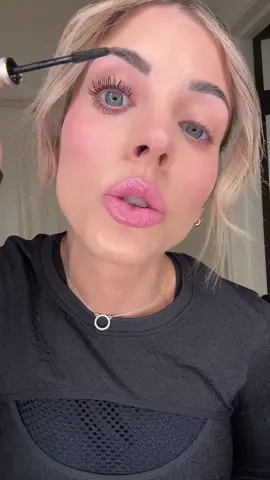 #tartedeals #naturallashescheck #volumelashes #tartetubingmascara 