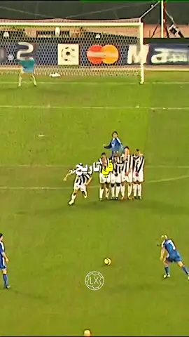 من يصدّ التسديدات… ومن يوقف الزمن: أفضل 5 حراس في تاريخ كرة القدم 🧤⚽️ من تشيك صاحب الخوذة الأسطورية، إلى نوير الذي غيّر مفهوم الحراسة، مرورًا بكاسياس وبوفون… لكن يبقى في القمة حارس واحد فقط، رجل تحدّى المستحيل وغيّر تاريخ كرة القدم للأبد. قصة أفضل الحراس في التاريخ، من ردّات الفعل الخارقة… إلى العنكبوت الأسود الذي حصد الكرة الذهبية. من هو الملك الحقيقي بين الخشبات الثلاث؟ 🧤🔥