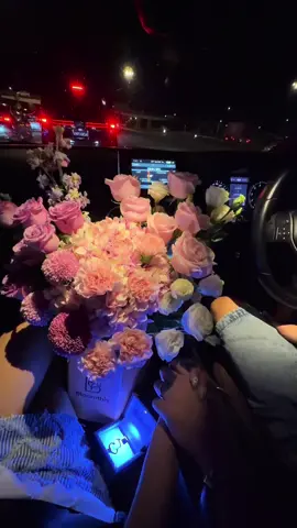 Yêu đúng người là khi chẳng cần nói nhiều, họ vẫn lặng lẽ làm tất cả những gì ta mong. Và thế là đủ để ta muốn đi cùng họ cả đời ❤️